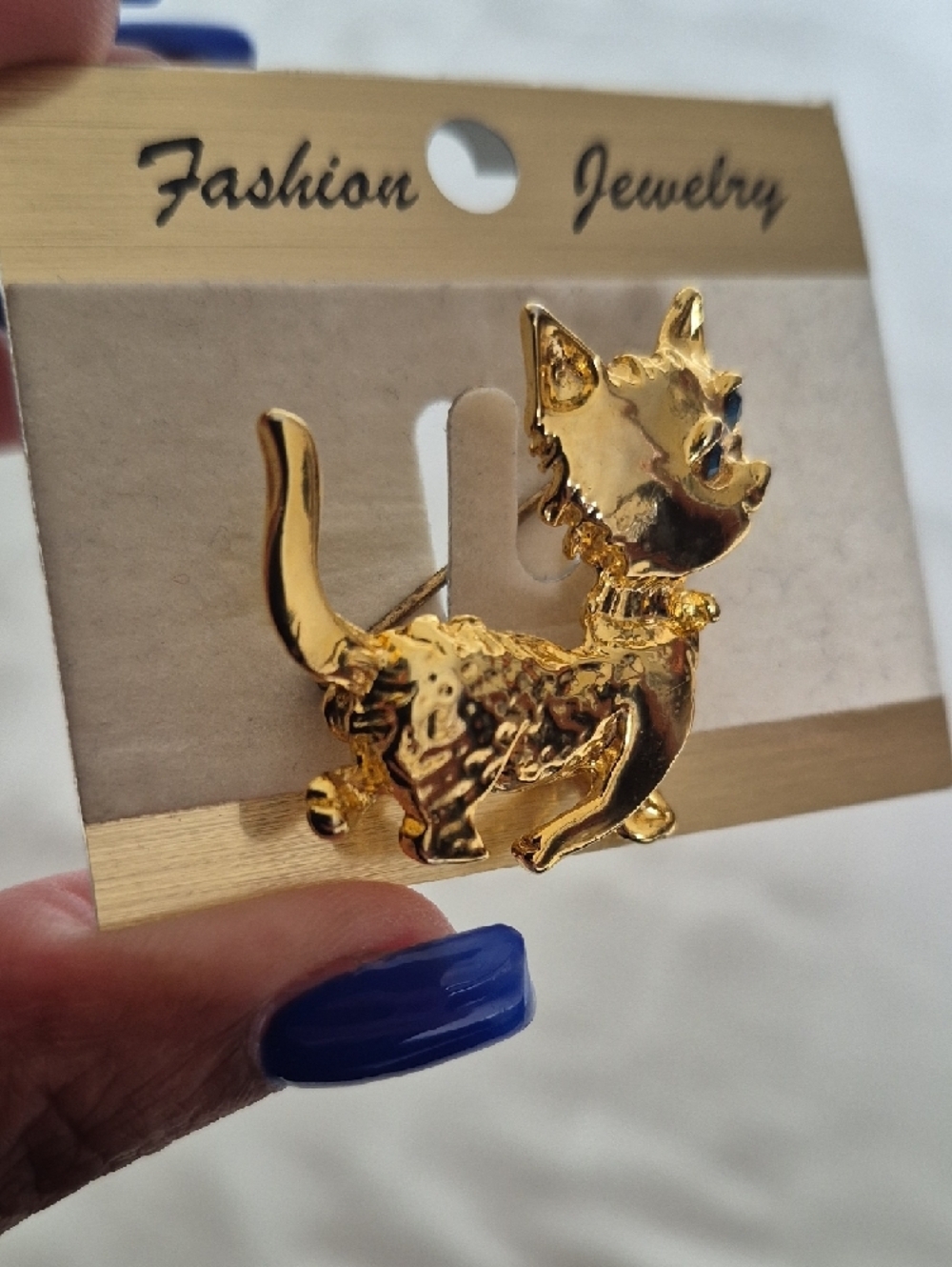 Fashion Jewelry Vintage Gold Cat Brooch with Blue Eyes - Picture 14 of 16
